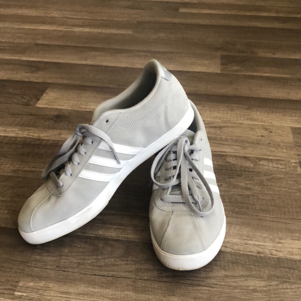 Adidas tennies